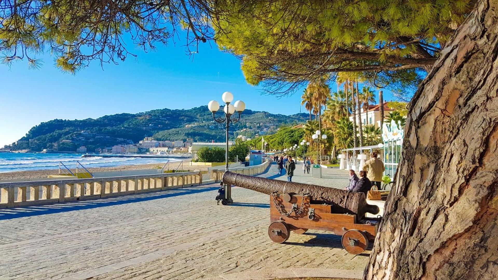 Casa Bisou Italia Wifi Et Parking Free Privato Villa Diano San Pietro Екстериор снимка